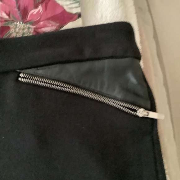 Premise petite black skirt 12P with faux leather zip pockets. In good sh… - Picture 4 of 10